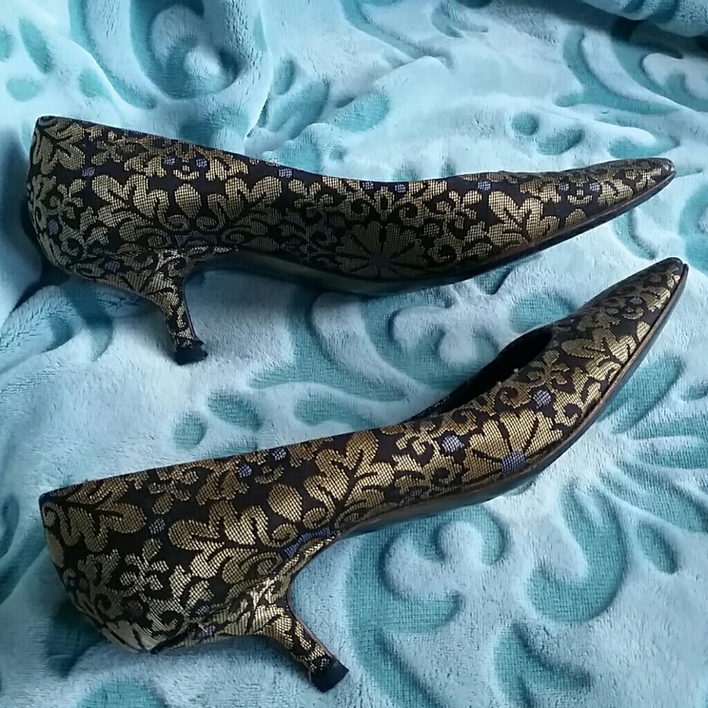 Yves Saint Laurent Gold and Navy Brocade Pumps - Picture 3 of 9